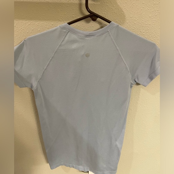 Lulu Lemon Size 8 Light Blue Shirt - Picture 2 of 3